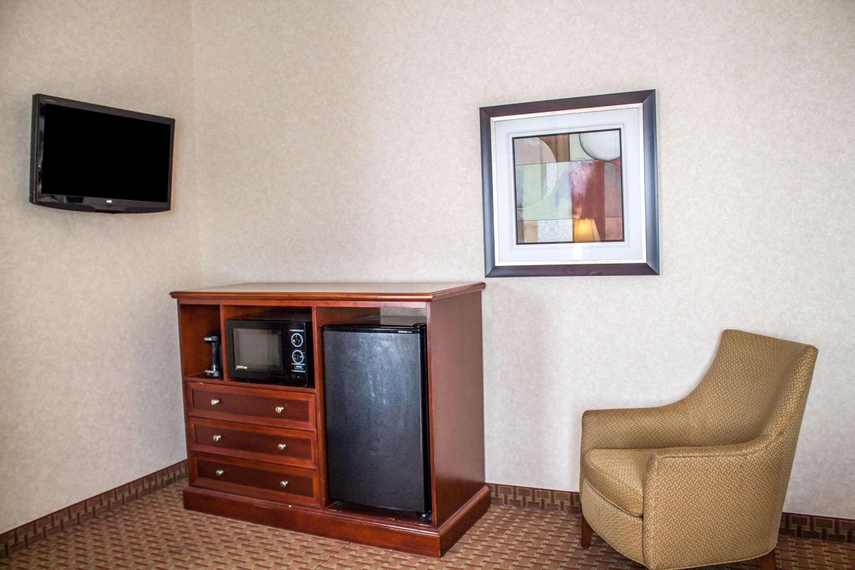 Comfort Inn & Suites Kent - University Area Exteriér fotografie